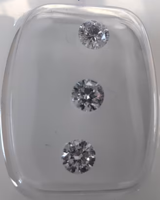 N°3 Diamanti 0,75 CT Totali Certificati in Blister