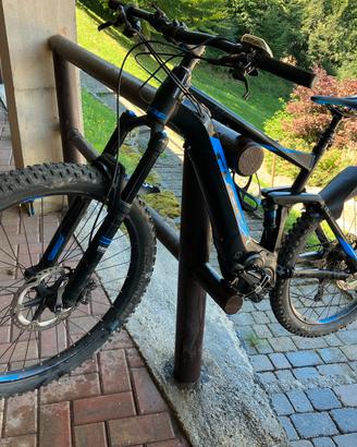 Cube Stereo Hybrid 140 SL 500