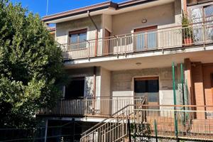 AMPIA VILLASCHIERA TRICAMERE BISERVIZI CON GIAR...