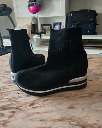 Sneakers / stivaletto n. 38