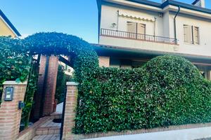 Bifamiliare elegante e in zona esclusiva