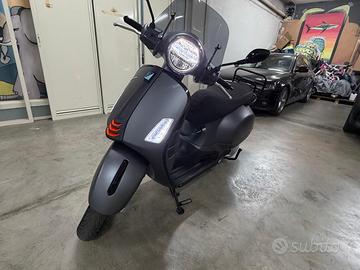 VESPA GTS SUPER SPORT 300 – 2024 – 2.600 KM