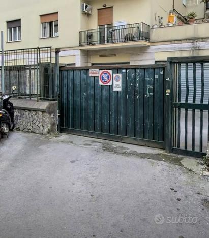 Posto auto delimitato in garage coperto Vomero