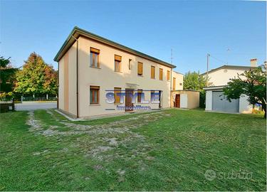 CASA SINGOLA CON AMPIO TERRENO