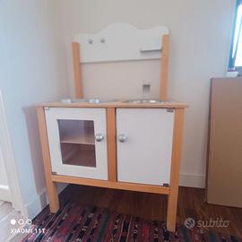 Cucina giocattolo in legno con accessori