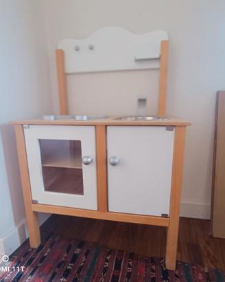 Cucina giocattolo in legno con accessori