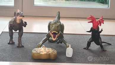 3 dinosauri ed 1 telecomandato