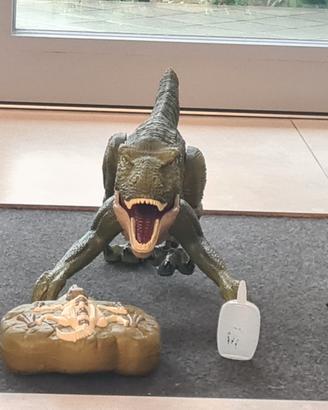 3 dinosauri ed 1 telecomandato