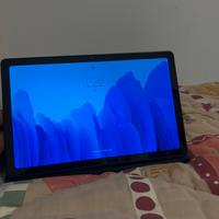 Tablet con la sua custodia