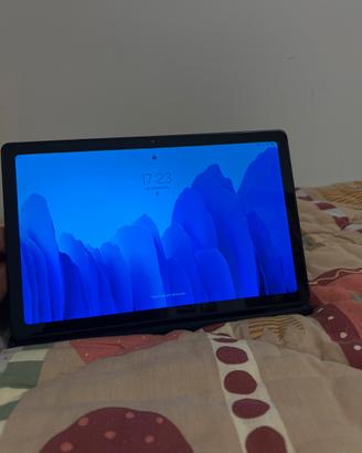 Tablet con la sua custodia