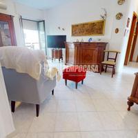 3 locali al piano alto in centro con Box