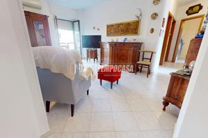 3 locali al piano alto in centro con Box