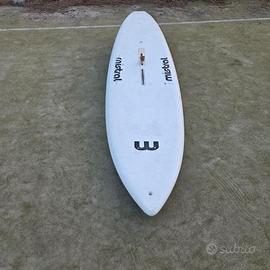 Tavola da windsurf di marca Mistral