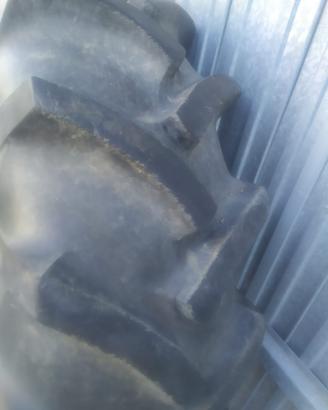 pneumatico trattore agricolo 