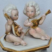 Scultura in porcellana con marchio