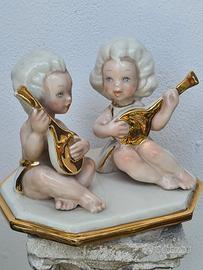 Scultura in porcellana con marchio