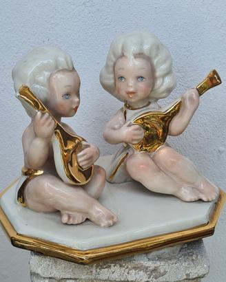 Scultura in porcellana con marchio