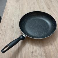 padella antiaderente grande nuova