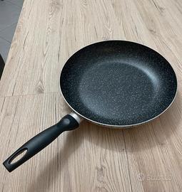 padella antiaderente grande nuova