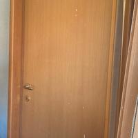 6 Porte da interno complete di cornice e telaio.