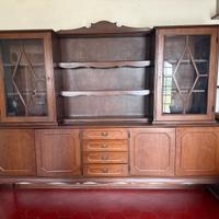 Credenza vintage in legno con vetrine laterali