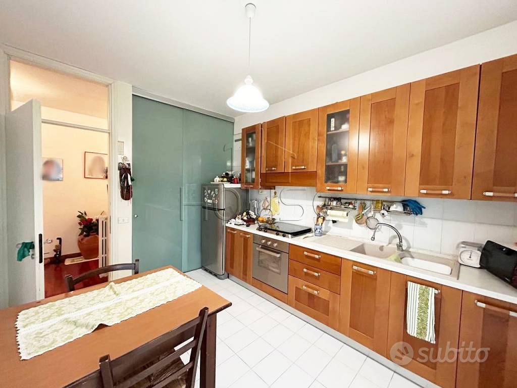 Appartamento di 90 m² con più di 5 locali e box au - Vista 2