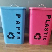 Bidoni spazzatura in metallo con manici