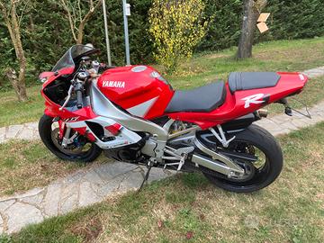 Yamaha R1 1000