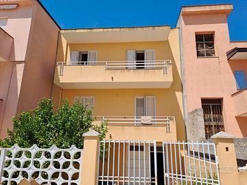 Edificio di 3 piani, due appartamenti più garage