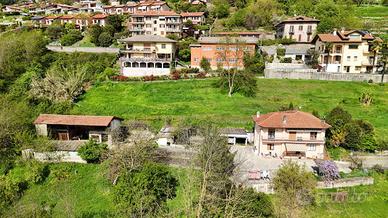 Ampia casa lombarda con rustico