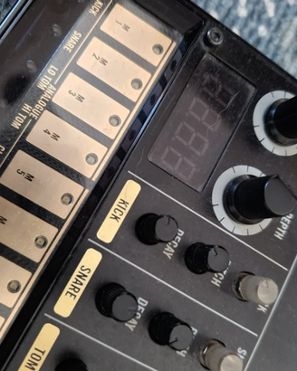Korg Volca beats + Nubass + alimentatore + pile