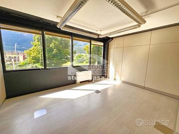 GRANDISSIMO E LUMINOSO UFFICIO PRONTO ALL'USO