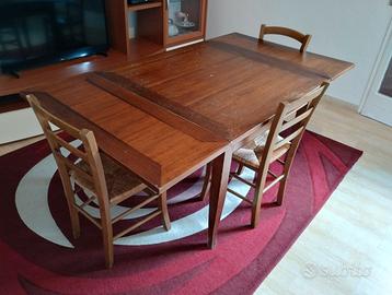 Tavolo vintage in legno massiccio
