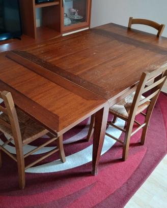 Tavolo vintage in legno massiccio