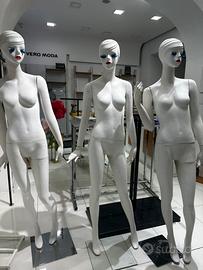 3 manichini