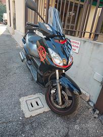 YAMAHA XMAX 250 