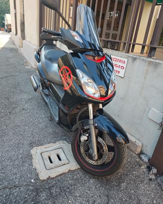YAMAHA XMAX 250 