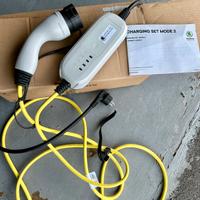 Carica batterie auto elettrica