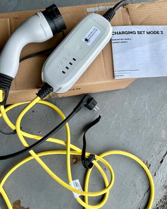 Carica batterie auto elettrica