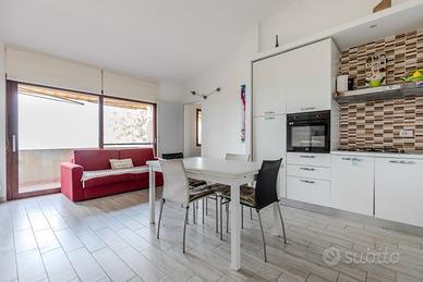 Luminoso bivano ristrutturato a due passi dal mare