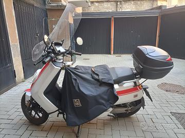 Scooter elettrico Niu 125cc comodissimo
