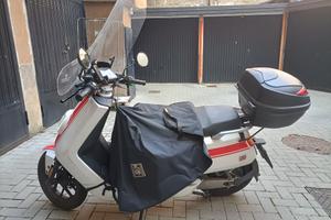 Scooter elettrico Niu 125cc comodissimo