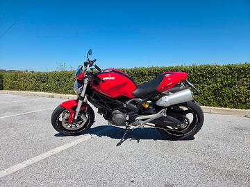 Ducati Monster 696