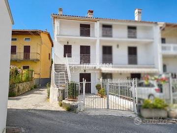 Casa indipendente con cortile privato a San Bernar