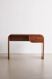 Scrivania Urban Outfitters "Aria" in legno scuro