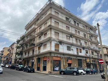 4 LOCALI A GIARRE
