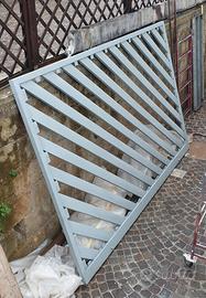 Cancello in ferro scorrevole.