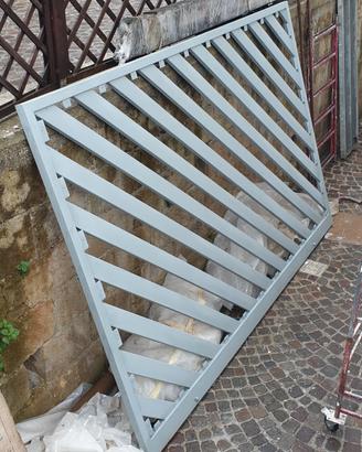 Cancello in ferro scorrevole.