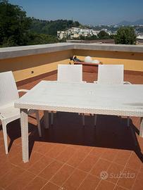 Tavolo da giardino esterno