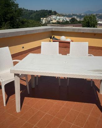Tavolo da giardino esterno